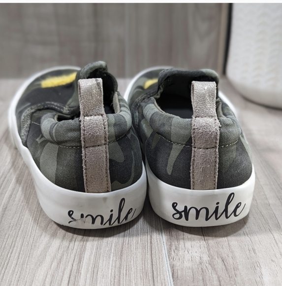 Gymboree SMILEY FACE Sneakers Girls Size 13 Camo Slip On - Picture 9 of 13